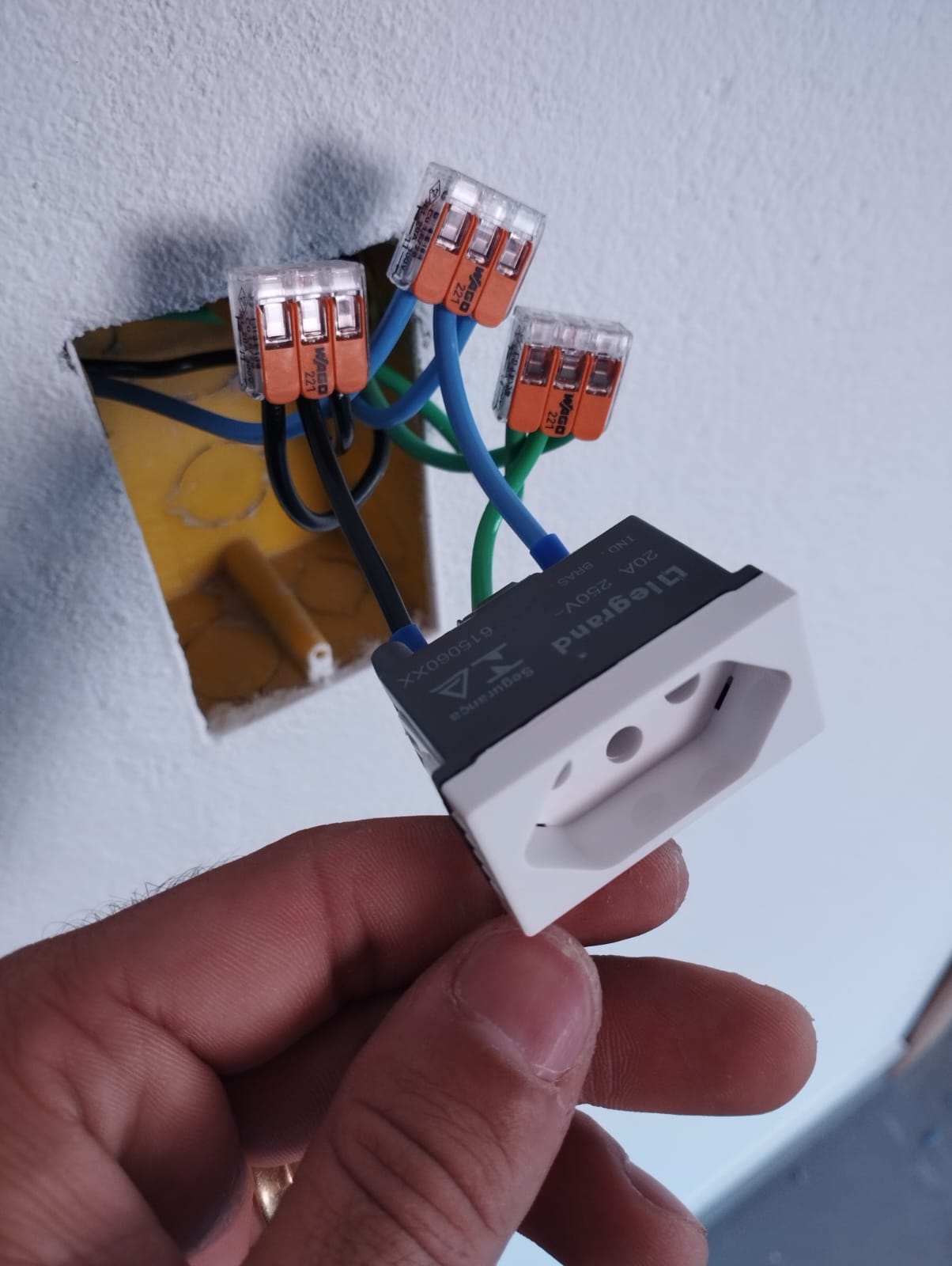 Elétrica Residencial — trabalho executado pela DVR em Ferros-MG